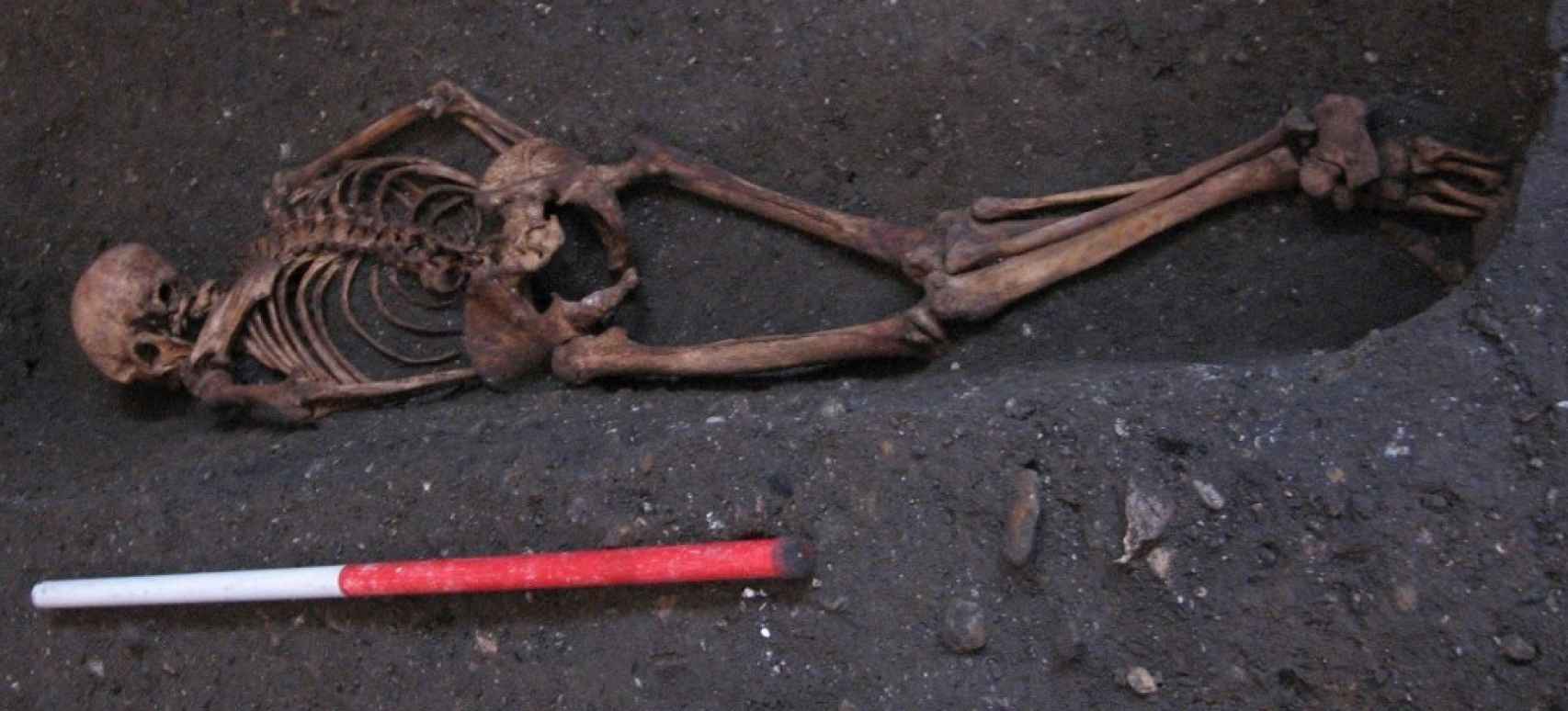 Los restos encontrados del hombre reconstruido del siglo XIII.