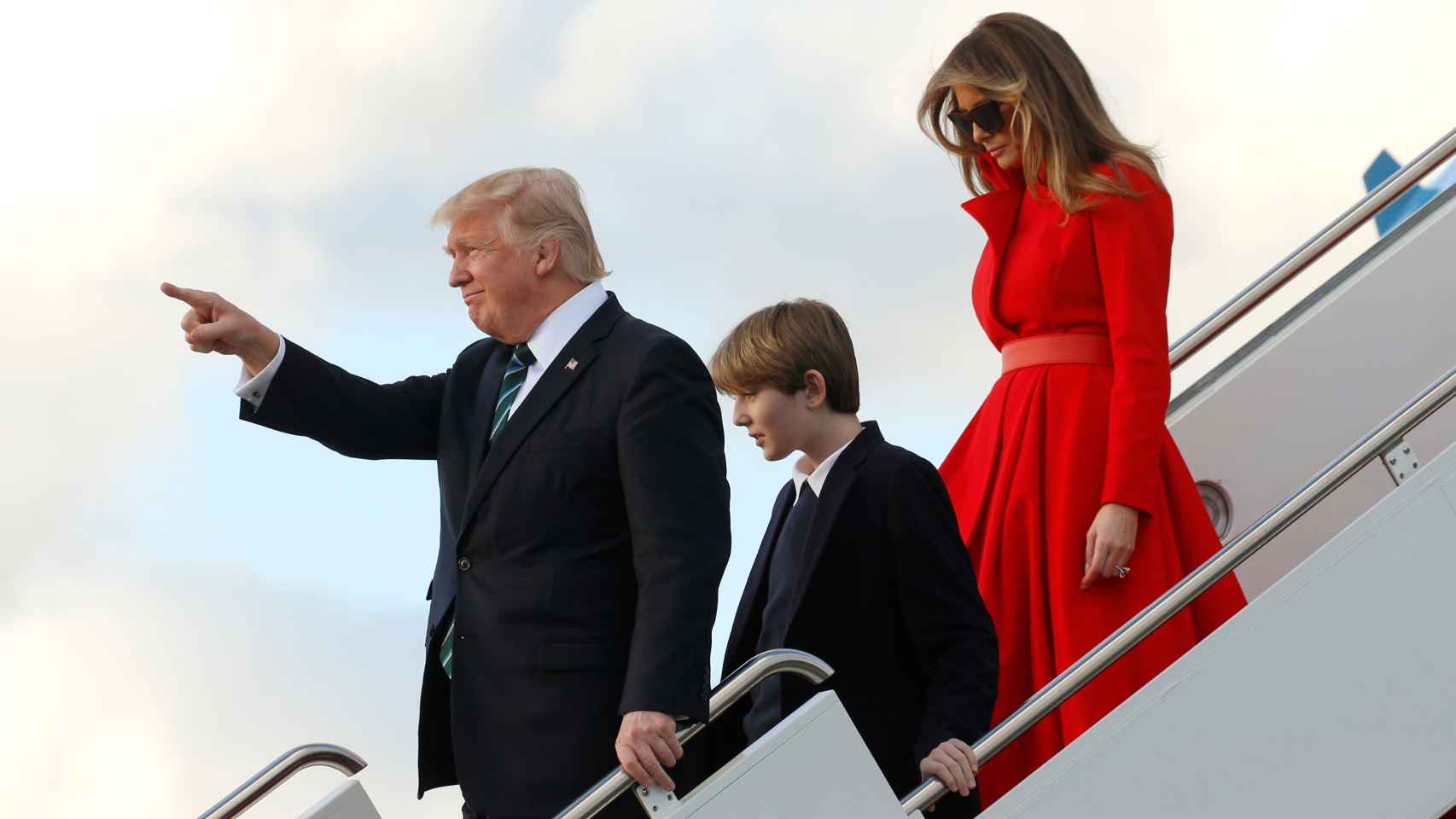 Donald Trump, su hijo Barron y su esposa Melania.