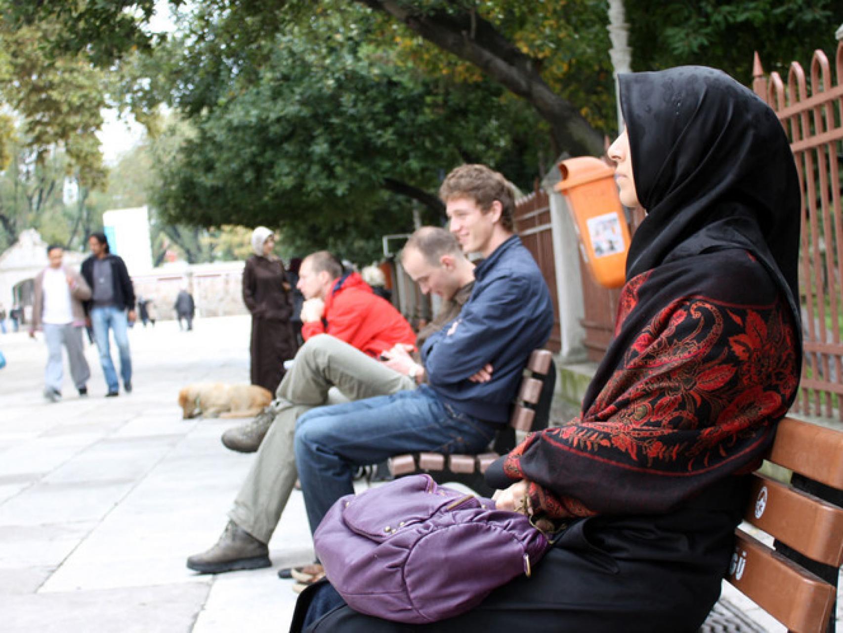El Tribunal de Cuentas acusa a Casa Árabe de marginar a la mujer y no cumplir sus estatutos.