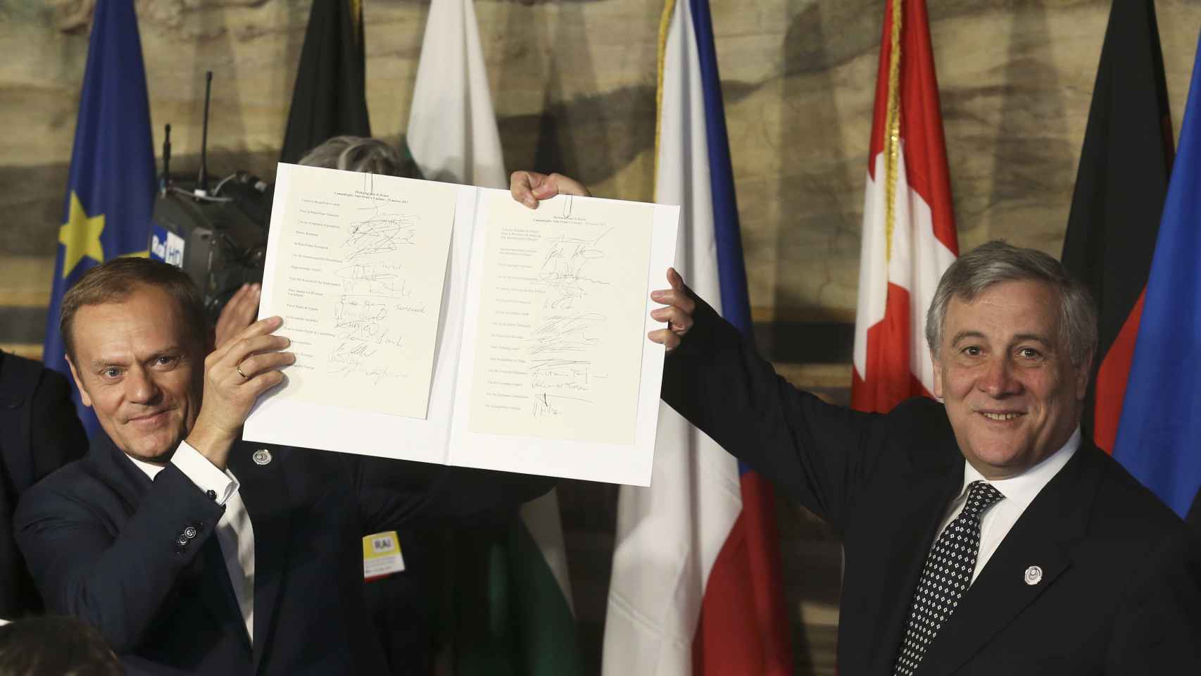 Tajani y Tusk exhiben la declaración de Roma firmada por los 27
