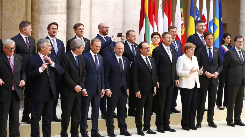 Foto de familia de los líderes de los 27 en Roma