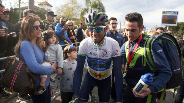 Alejandro Valverde con el maillot de líder de la Volta tras la sexta etapa.