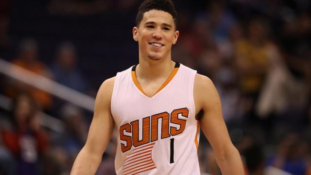 Devin Booker en un partido con Phoenix Suns esta temporada.