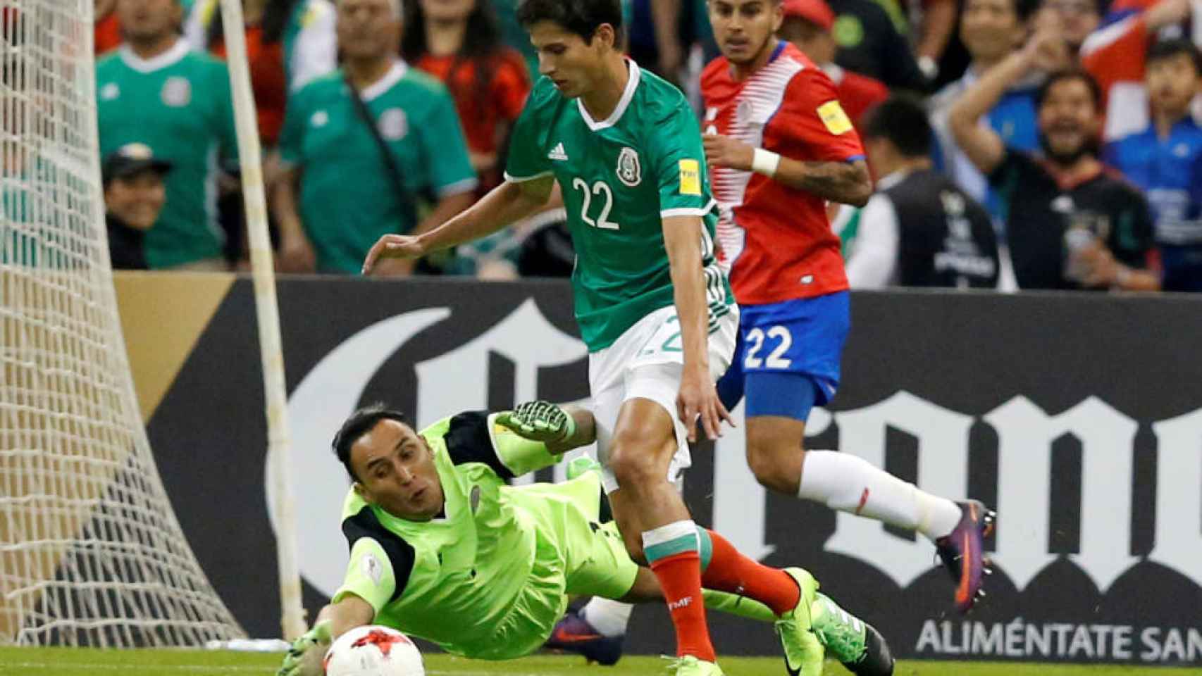 Keylor Navas, durante el partido de México.