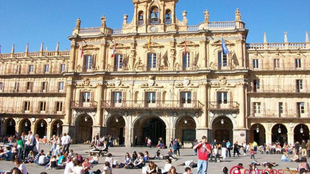 Plaza_Mayor,_Salamanca-estudiantes