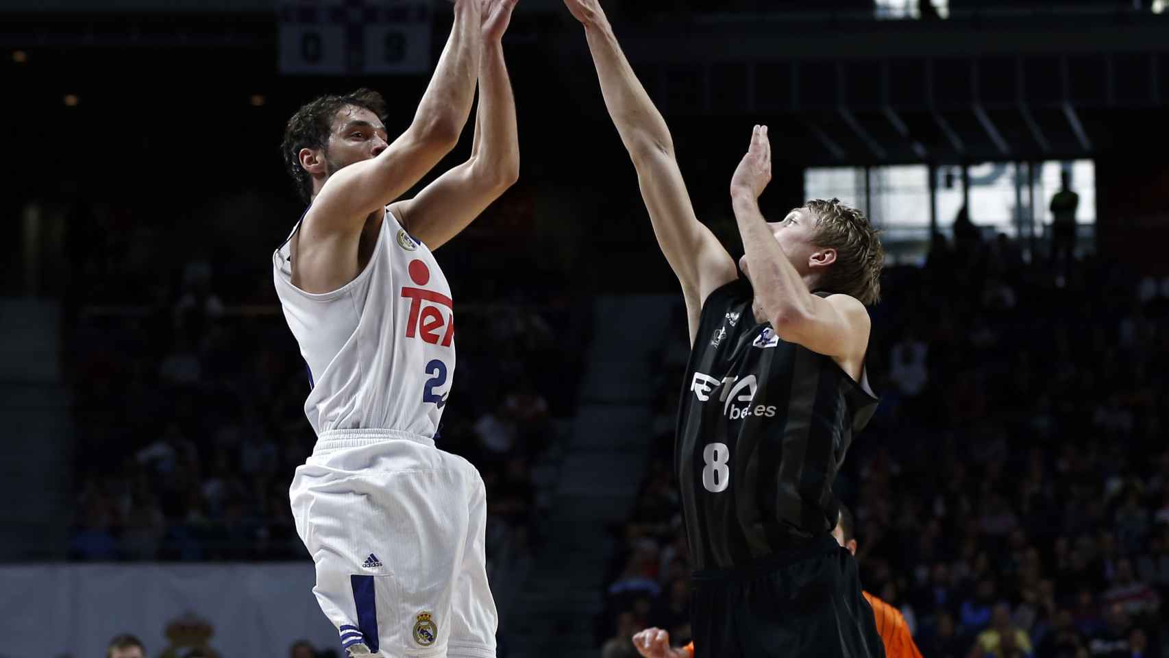 Sergio Llull lanza contra el Bilbao Basket.