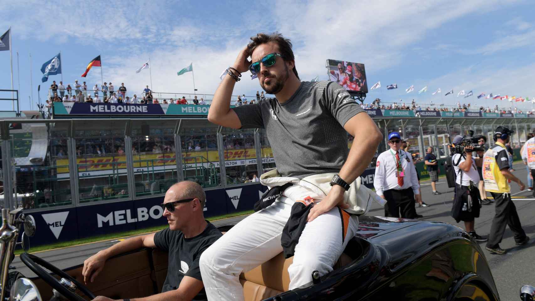 Fernando Alonso durante el desfile de pilotos previo al GP de Australia.