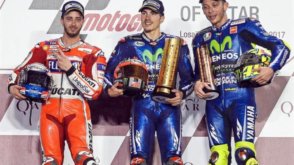 Dovizioso, Maverick Viñales y Valentino Rossi (de izquierda a derecha) en el podio.