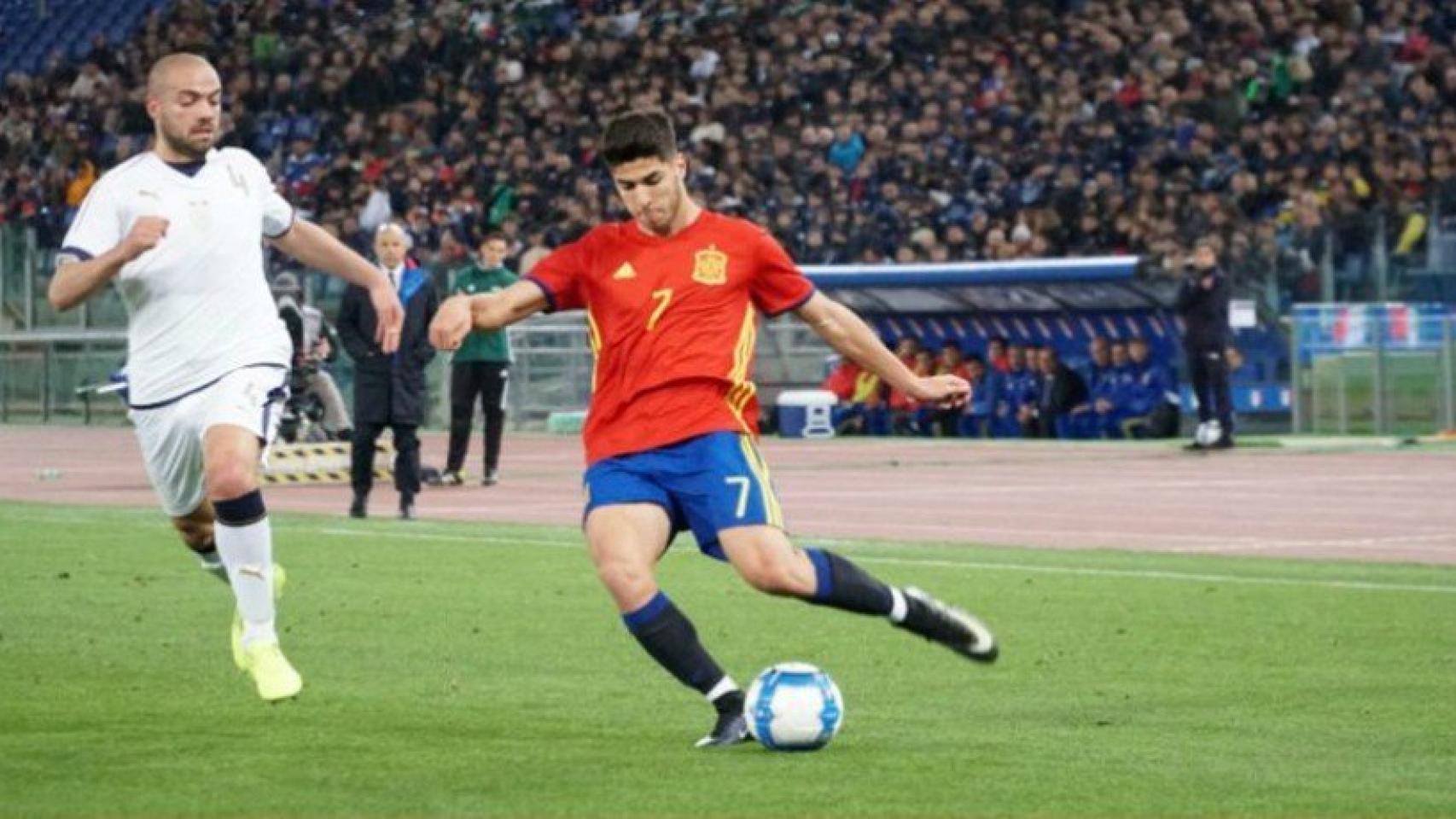 Asensio, durante la victoria ante Italia   Foto: sefutbol.com