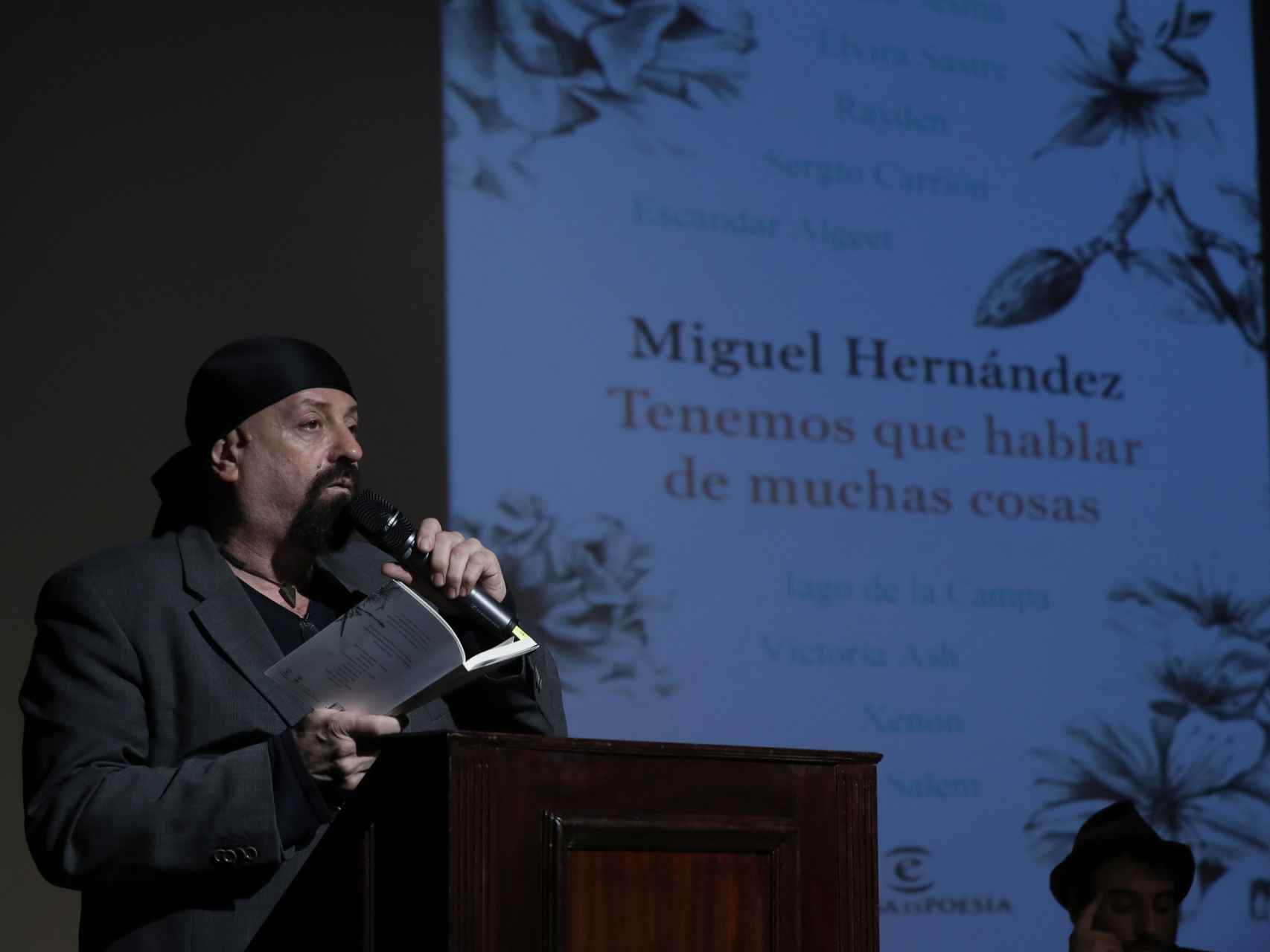 El poeta Carlos Salem en el homenaje a Hernández.