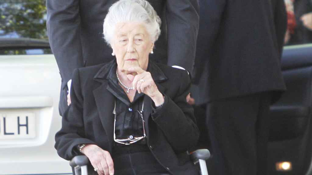 La Infanta Alicia de Borbón durante un funeral.