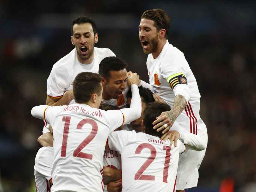España celebra el segundo gol.