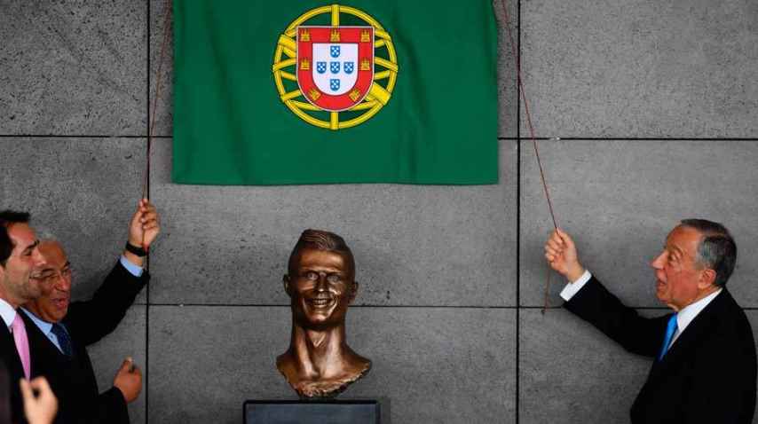 La escultura de Cristiano Ronaldo, protagonista del aeropuerto de Funchal.