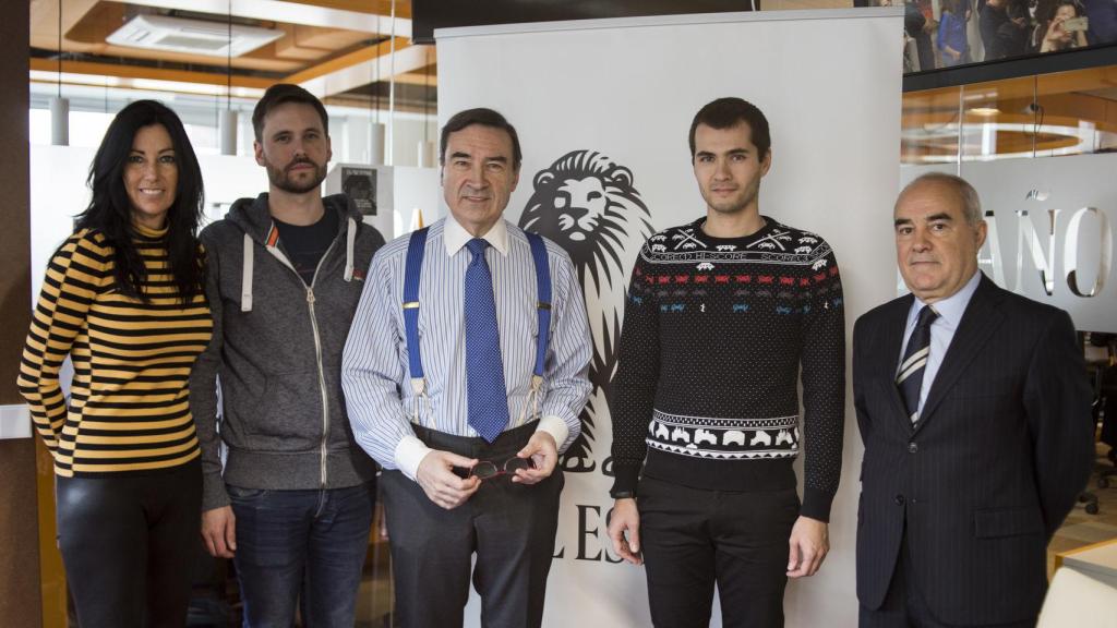 Eva Fernández, Daniel Salas, Pedro J. Ramírez, Paolo Álvarez y Alejandro de Vicente en el momento de la constitución de la nueva sociedad El León Libre.