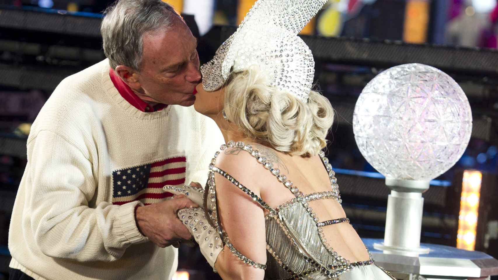 El ex alcalde de Nueva York con Lady Gaga, en la fiesta de Fin de año de 2011