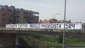 Pancarta felicitando a Sergio Ramos. Foto: Twitter (@juanfeSanzPerez)