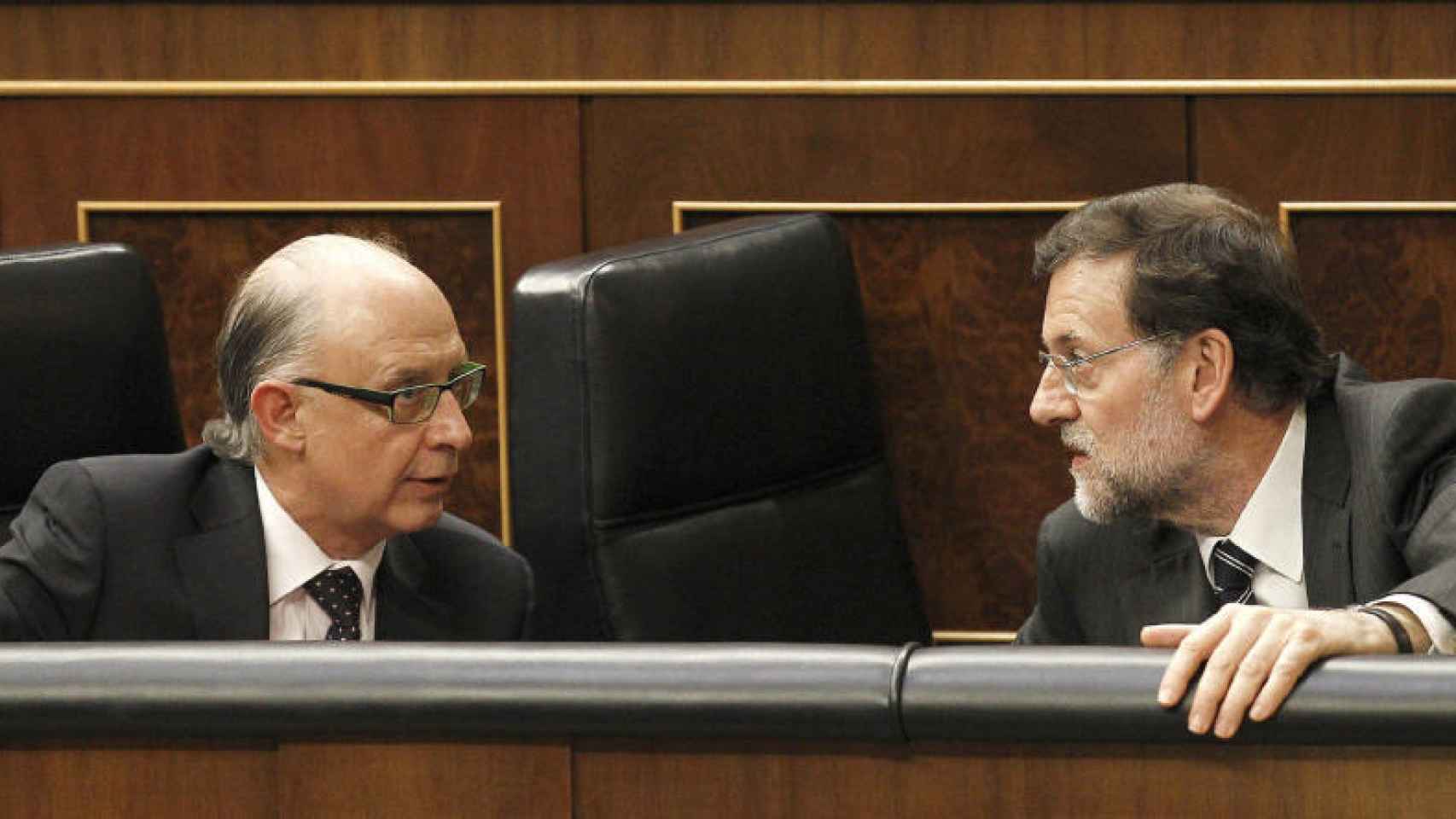 El presidente del Gobierno, Mariano Rajoy, y el ministro de Hacienda, Cristóbal Montoro.