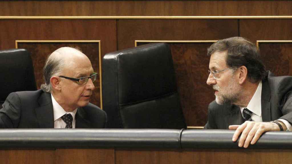 El presidente del Gobierno, Mariano Rajoy, y el ministro de Hacienda, Cristóbal Montoro.