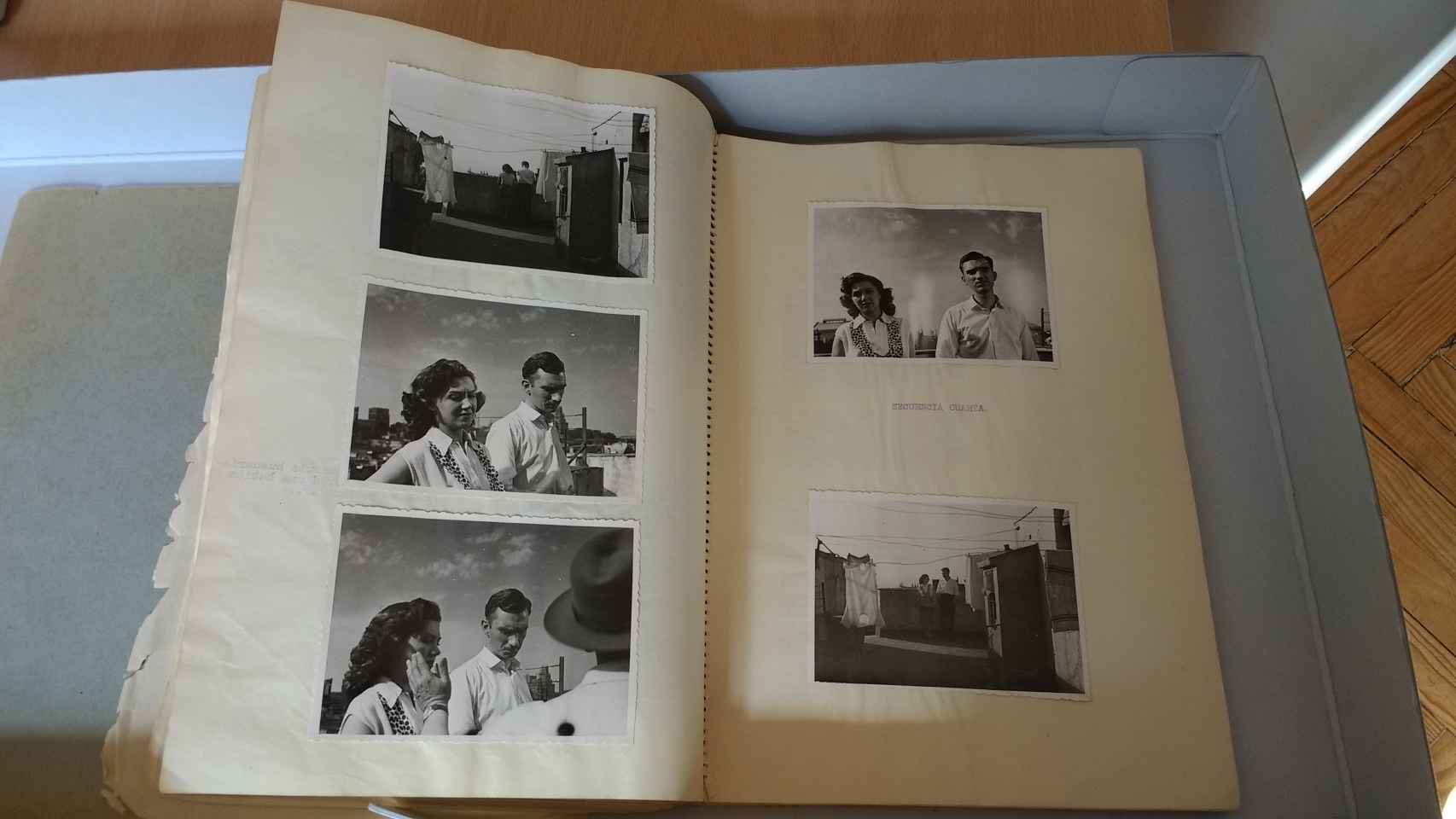 Fotografías del rodaje de Esa pareja feliz en el guion original de la script de la película.