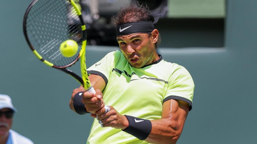 Nadal, devolviendo un revés en el partido ante Fognini.