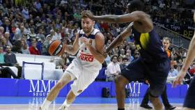 Rudy penetra a canasta contra Fenerbahçe. Foto: euroleague.net