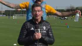 Dani Alves pega un susto a un periodista de la Juventus