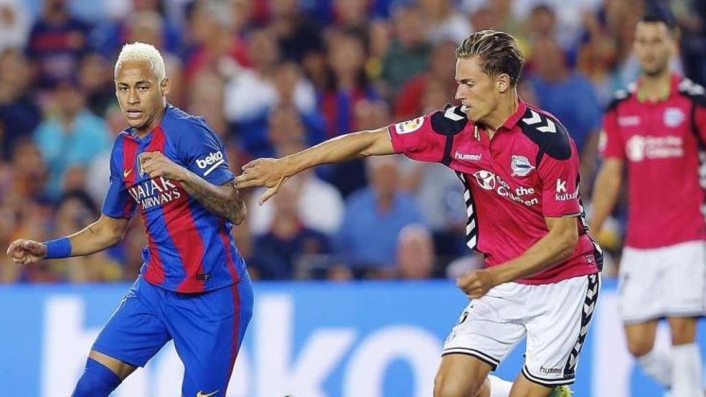 Marcos Llorente ante Neymar.