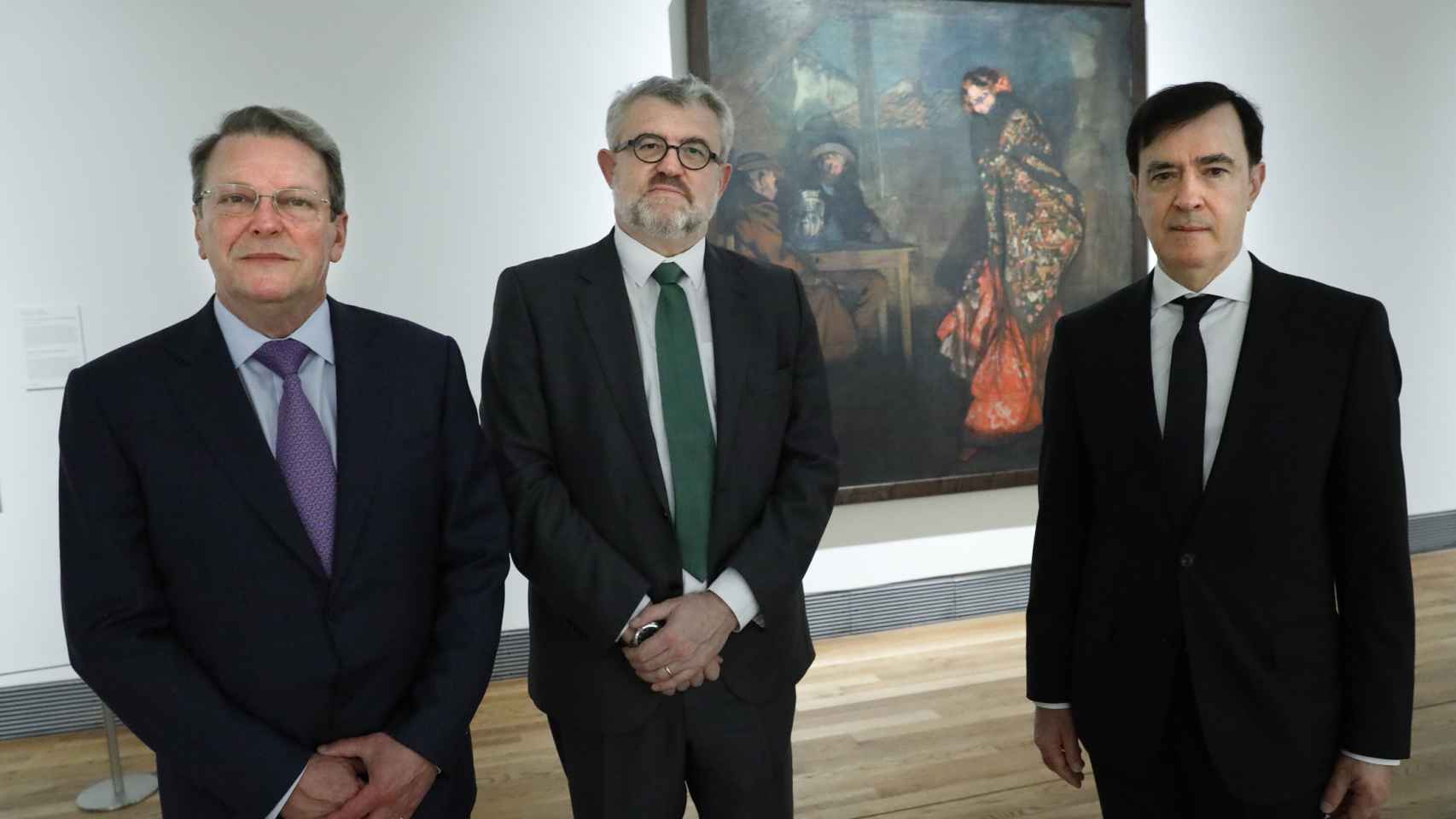 A la izquierda, Mitchell A. Codding, junto con Miguel Falomir y Rafael Pardo, director de la Fundación BBVA.