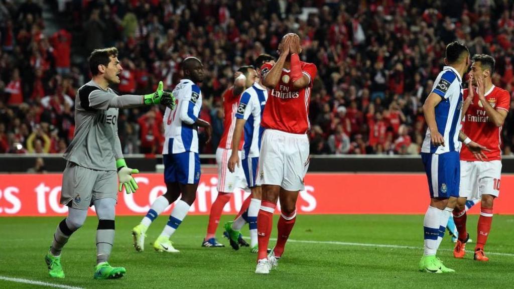 Casillas en el partido Benfica - Oporto.