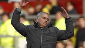 José Mourinho se queja durante el partido contra el West Bromwich.