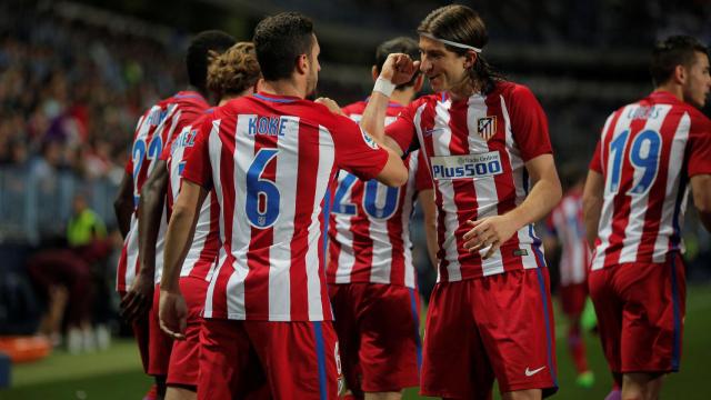 Los jugadores del Atlético celebran la victoria ante el Málaga.