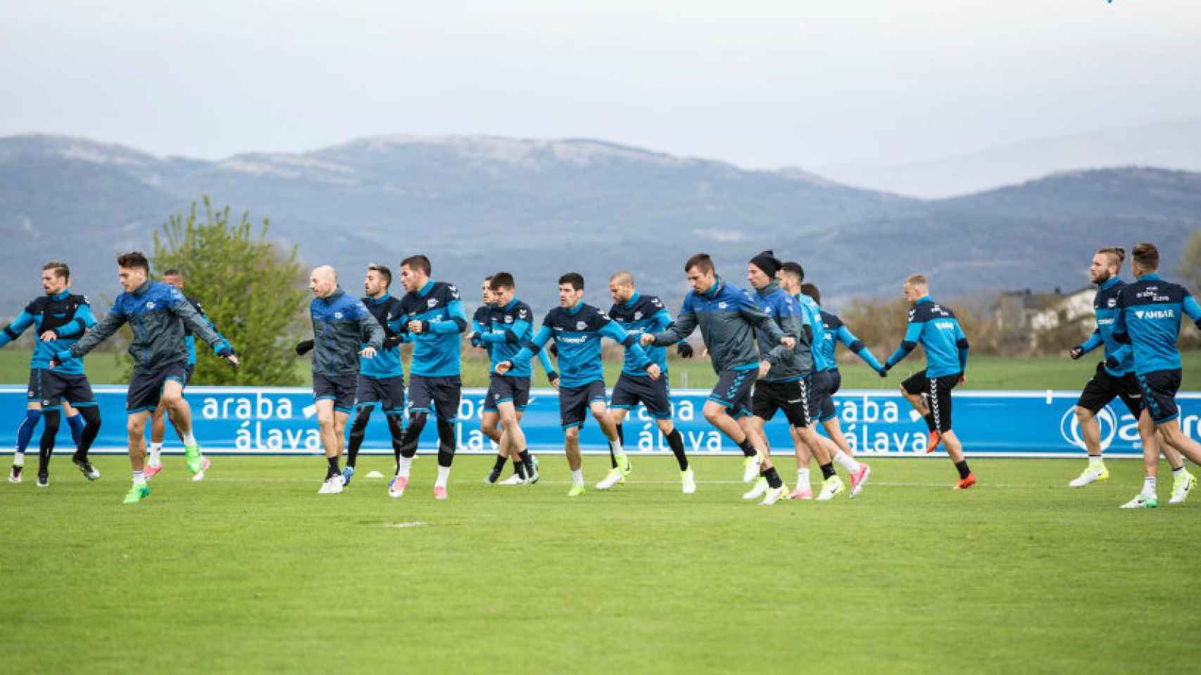 El Alavés se entrena para enfrentarse al Madrid