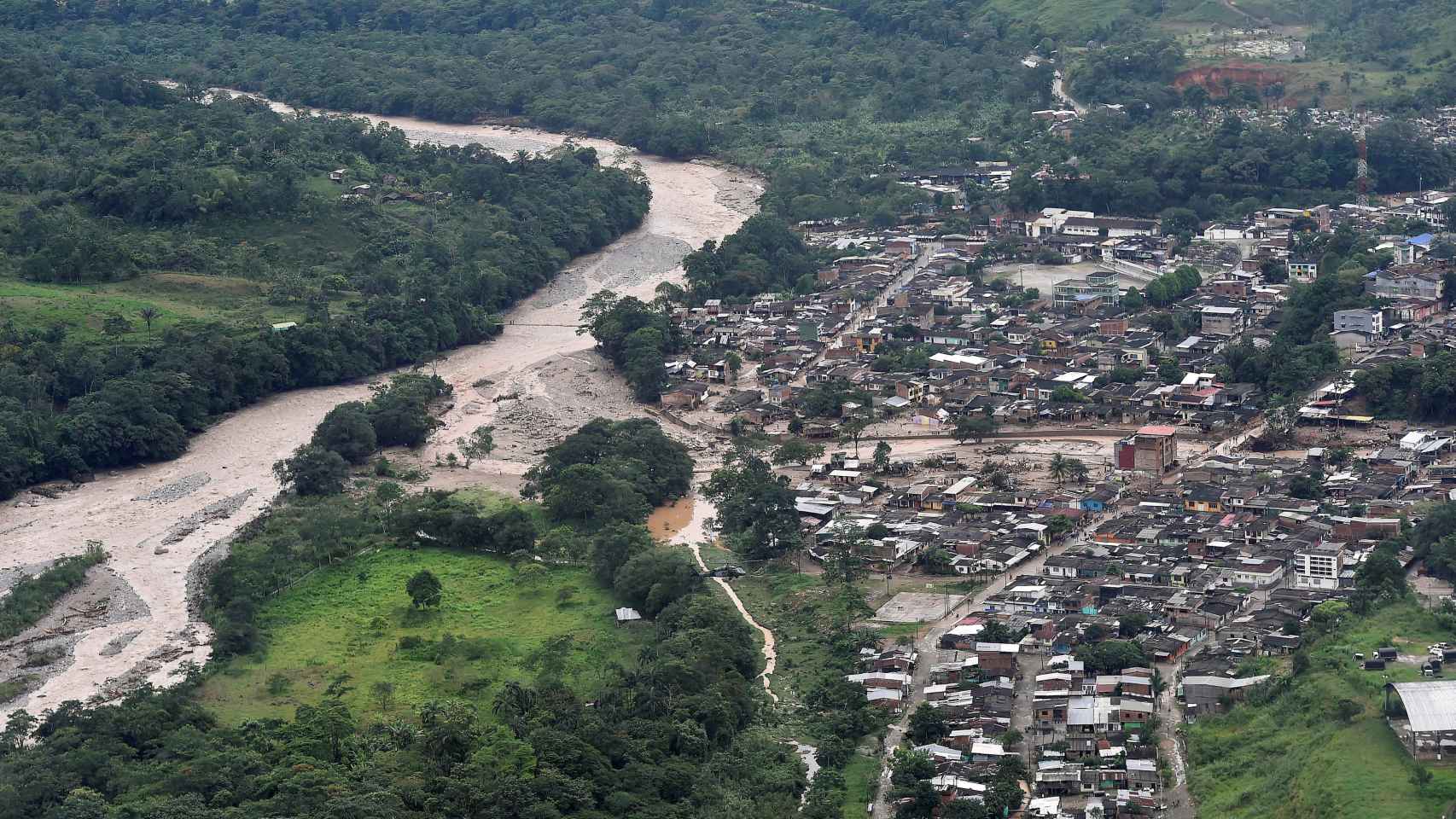 Avalancha mortal en Colombia por la crecida de un río