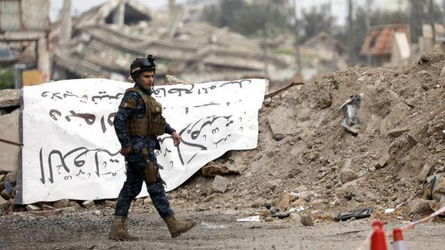 Un policía federal iraquí, este sábado en Mosul.