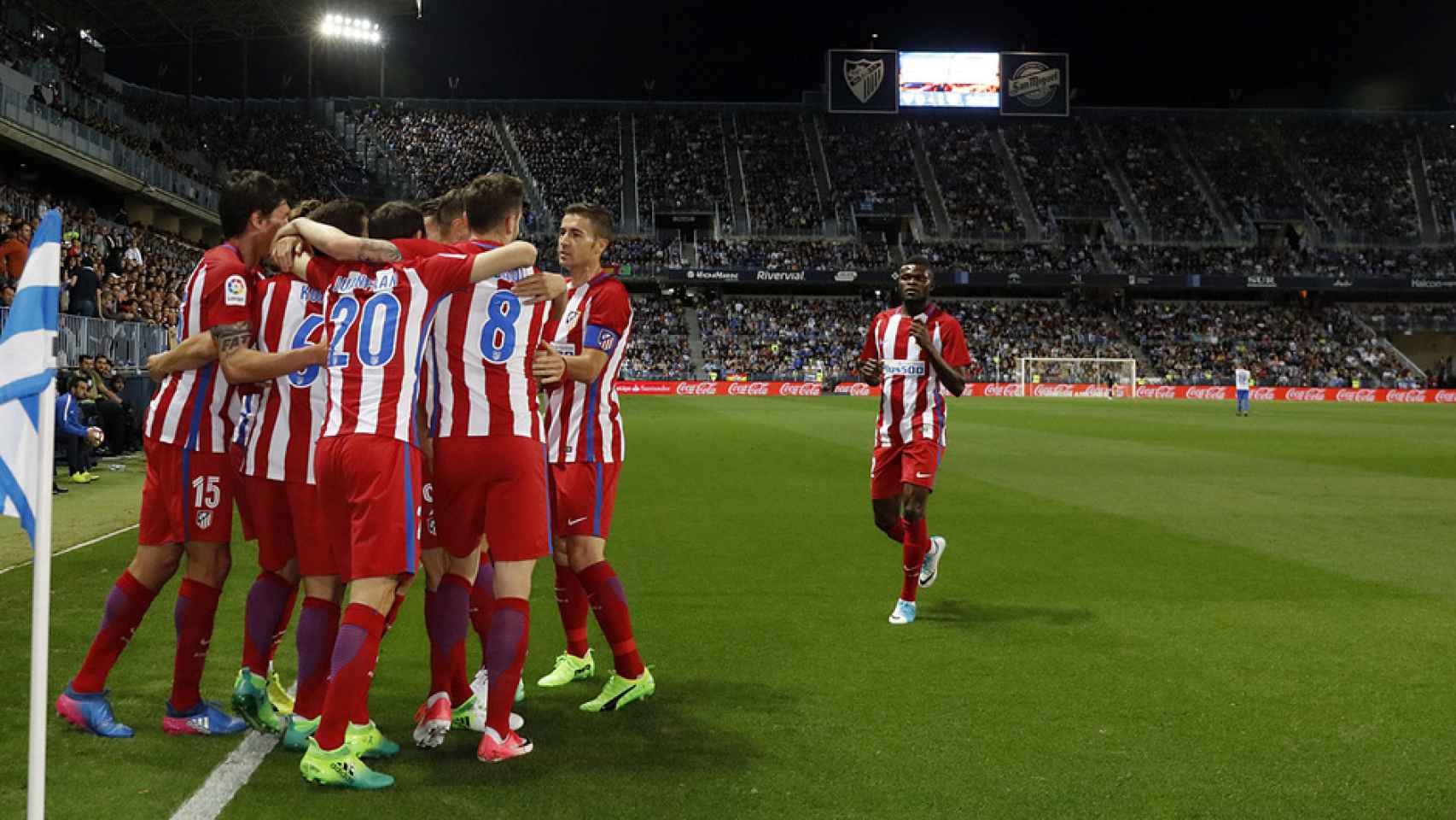 Los jugadores del Atlético de Madrid celebran un gol contra el Málaga.