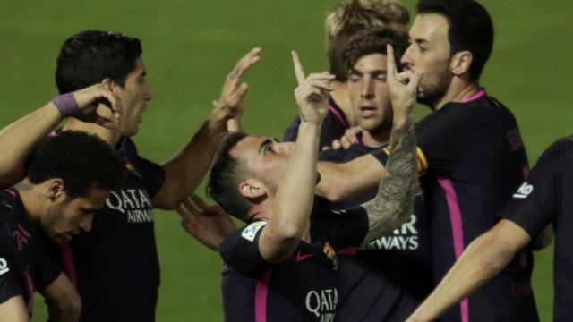 Paco Alcácer celebra su gol ante el Granada.