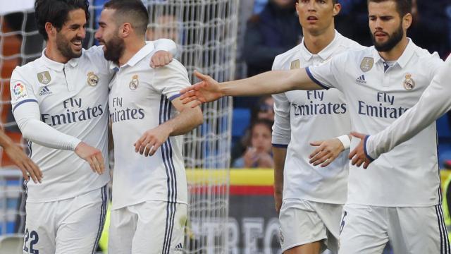 Los jugadores del Real Madrid celebran un gol.