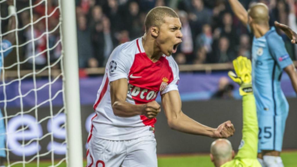 Mbappé celebra un gol con el Mónaco   Foto: asmonaco.com