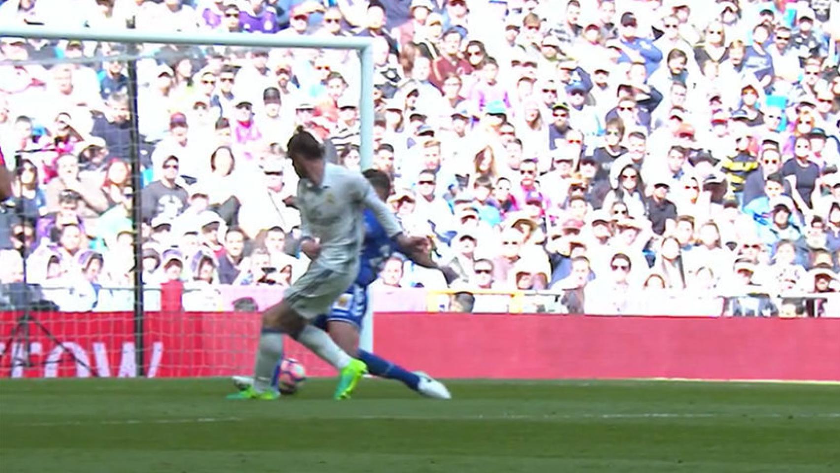 Posible penalti sobre Gareth Bale