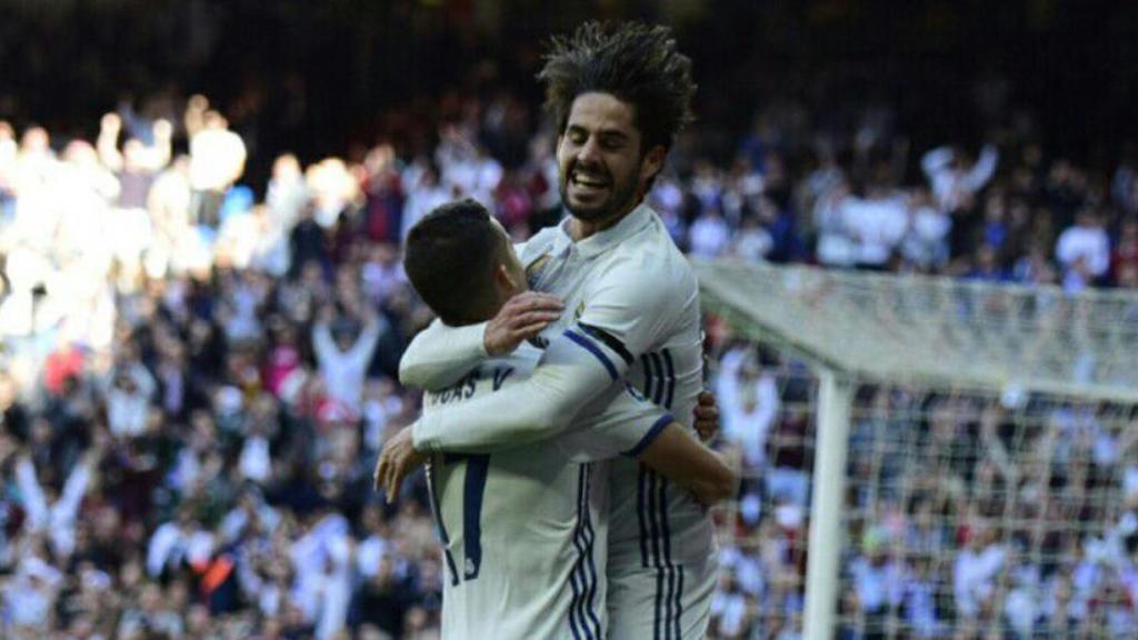 Isco y Lucas Vázquez celebran un gol Foto: Lucía Contreras / El Bernabéu