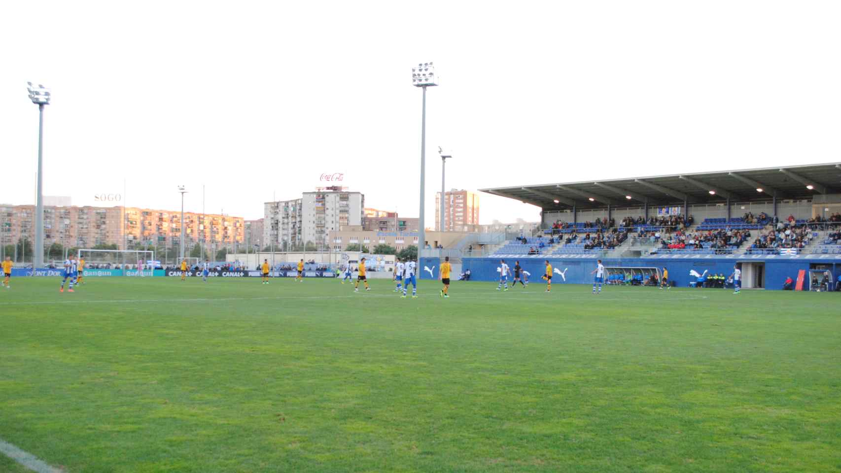 Imagen de un estadio de 2ª División B en una jornada dominical.