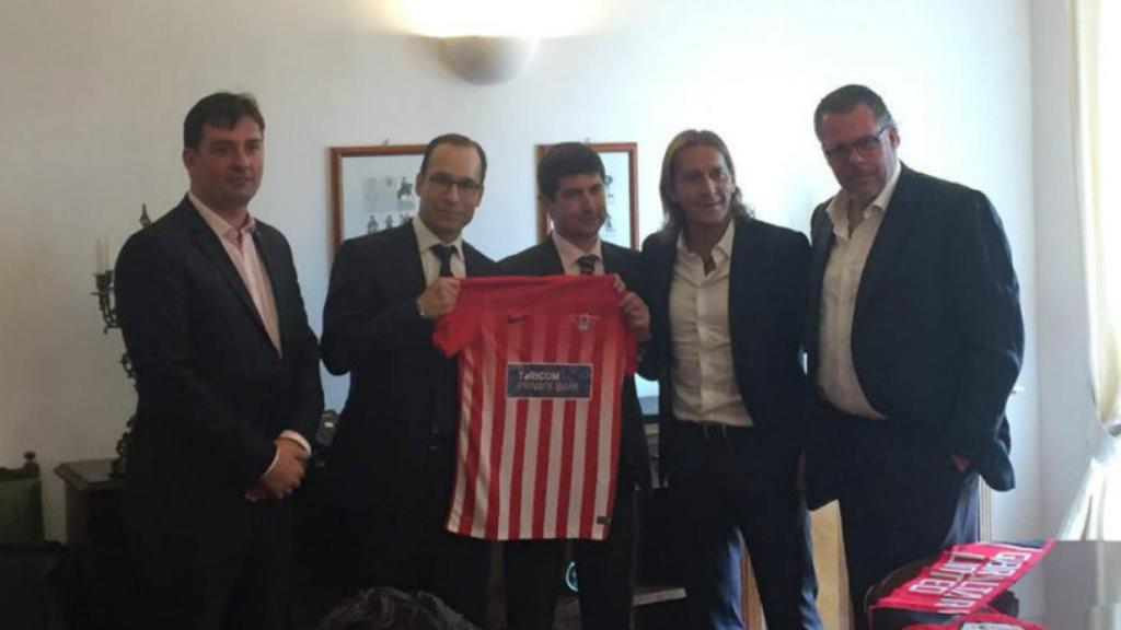 Michel Salgado presentado por el Gibraltar United. Foto: Twitter (@FootballGib)