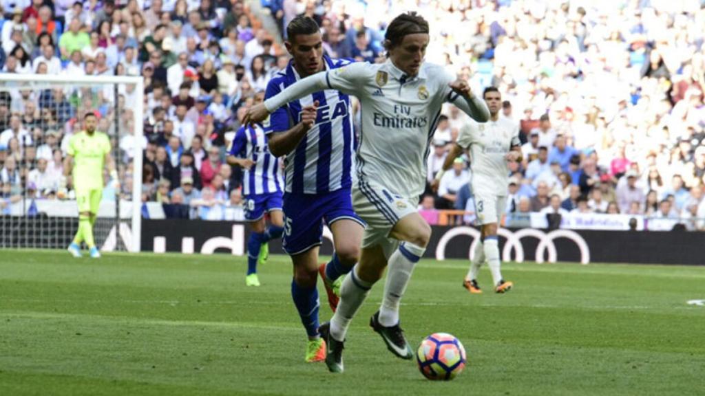 Luka Modric ante el Alavés Foto: Lucía Contreras / El Bernabéu