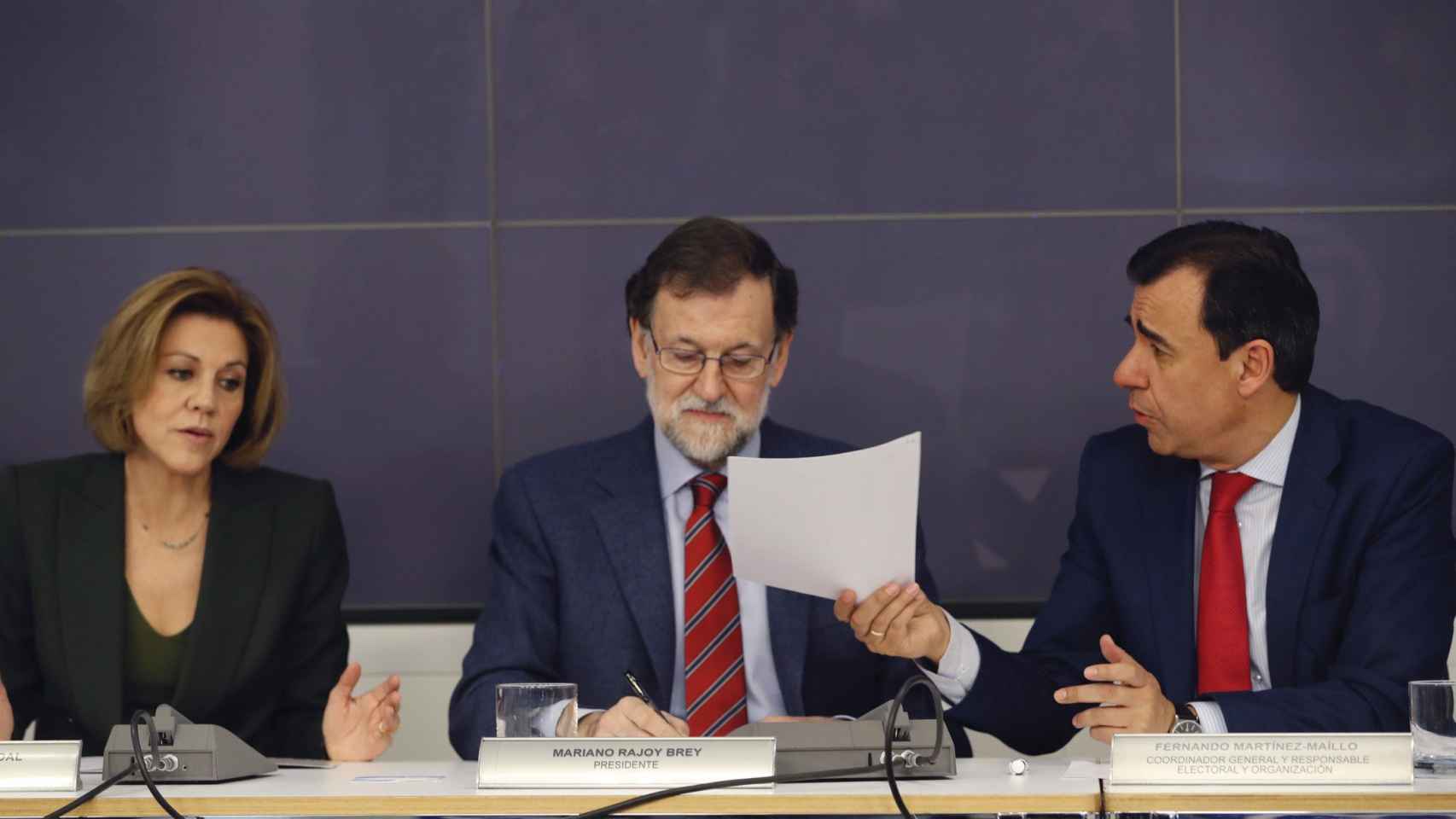 Mariano Rajoy junto con María Dolores de Cospedal y Fernando Martínez-Maillo.