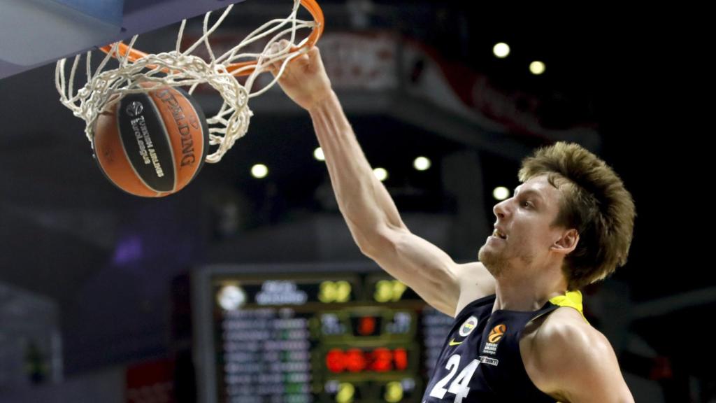 Jan Vesely machaca en el último partido contra el Madrid.