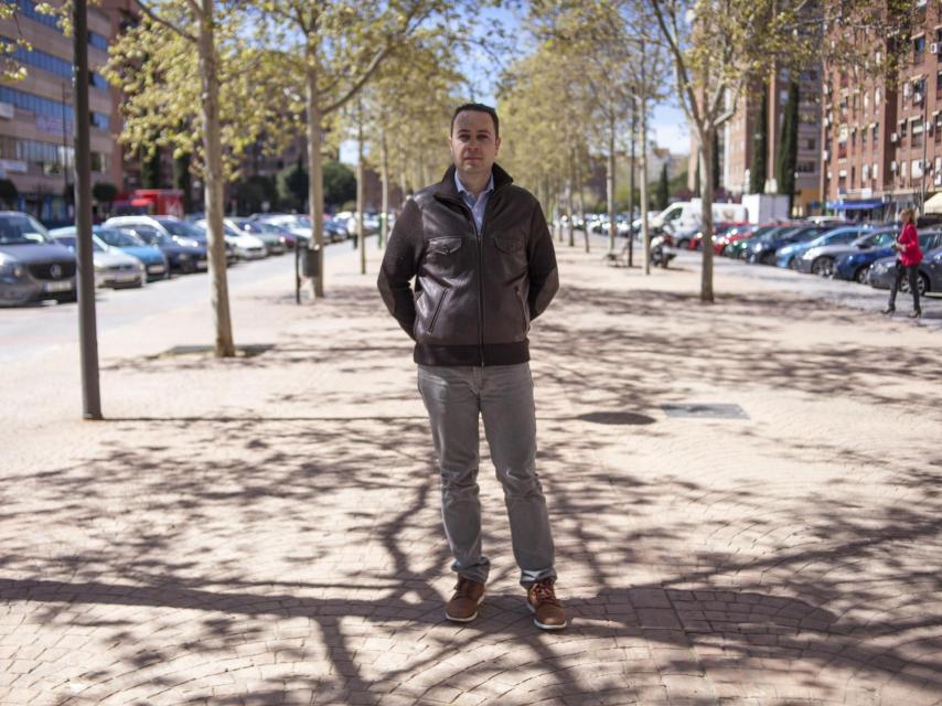 Mario, en Leganés, donde paseaba con su mujer poco antes del parto.