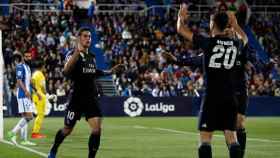 El Real Madrid celebra el gol de James