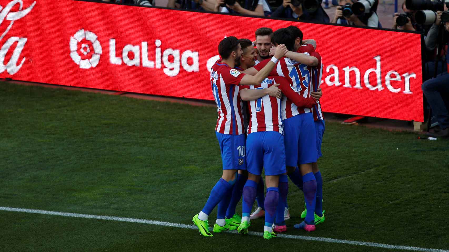Los jugadores del Atlético de Madrid celebran un gol.