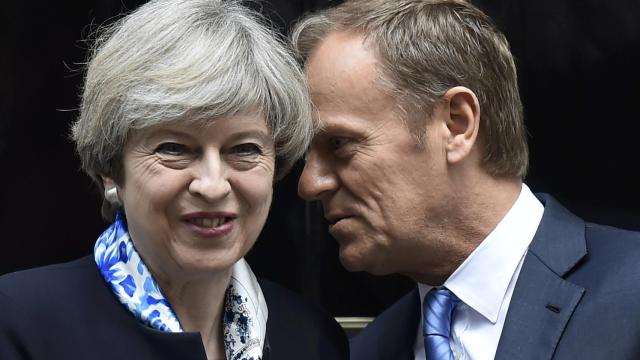 Tusk y May durante una reciente reunión en Londres