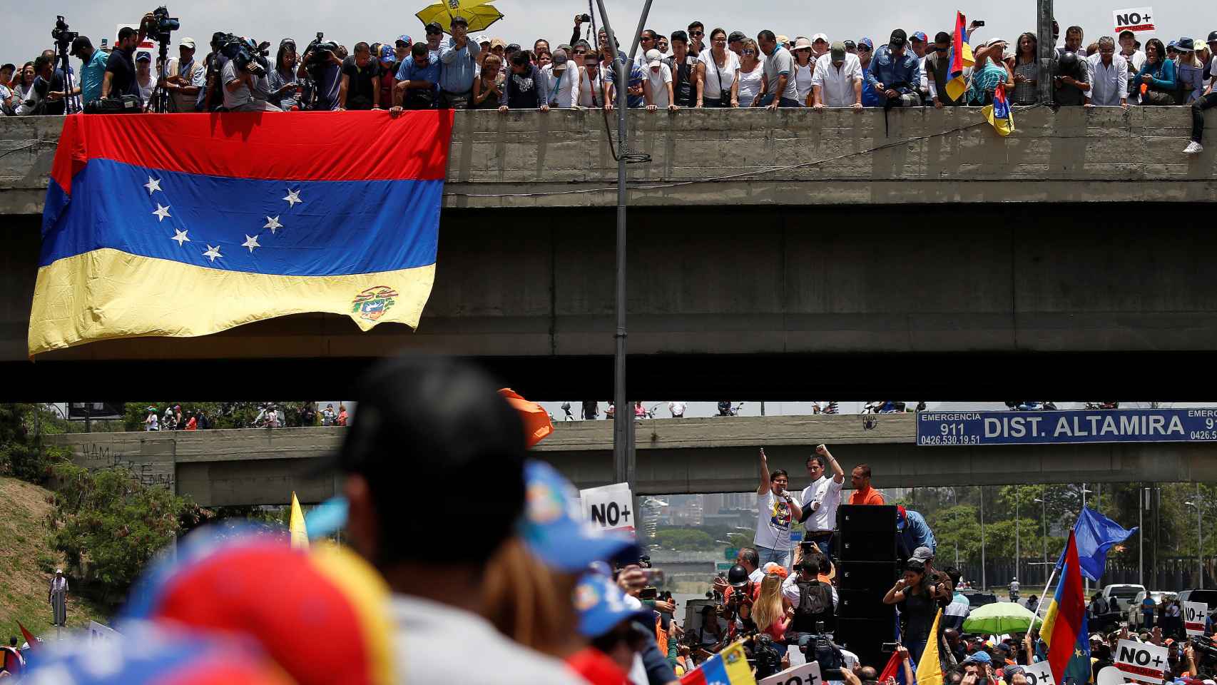 Miles de venezolanos se echaron a la calle en la capital.